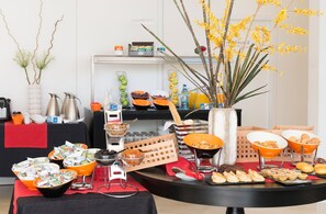 Tägliches Frühstücksbuffet gegen Gebühr