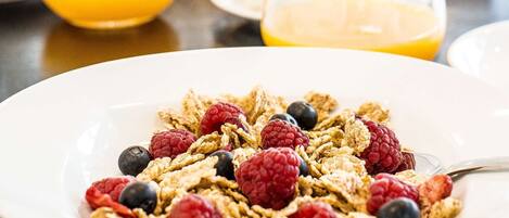 A breakfast plate with cereal and berries.