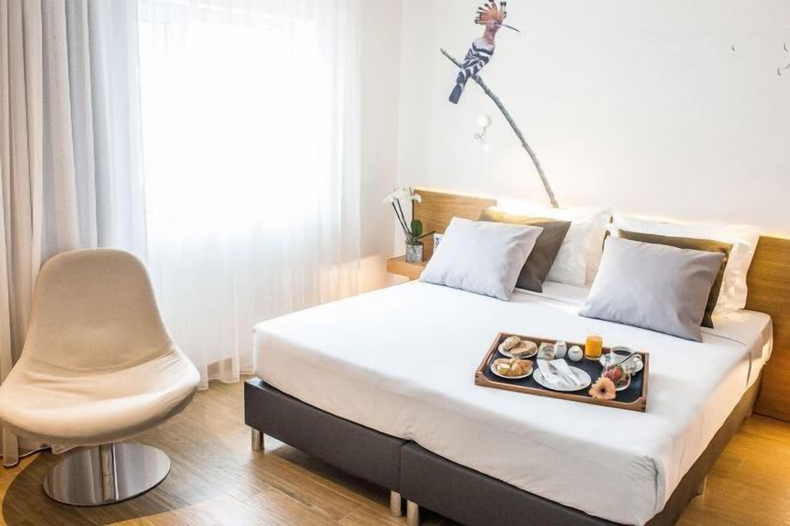 Minibar, coffres-forts dans les chambres, bureau, chambres insonorisées