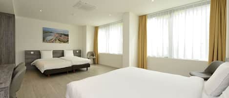 XLarge Room | Desk, free WiFi, bed sheets