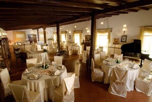 Lunch and dinner served, local cuisine - Agriturismo Monte Due Torri (Genzano di Roma)
