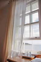 Double Room, 1 Queen Bed, Shared Bathroom, River View | WiFi (free), bed sheets