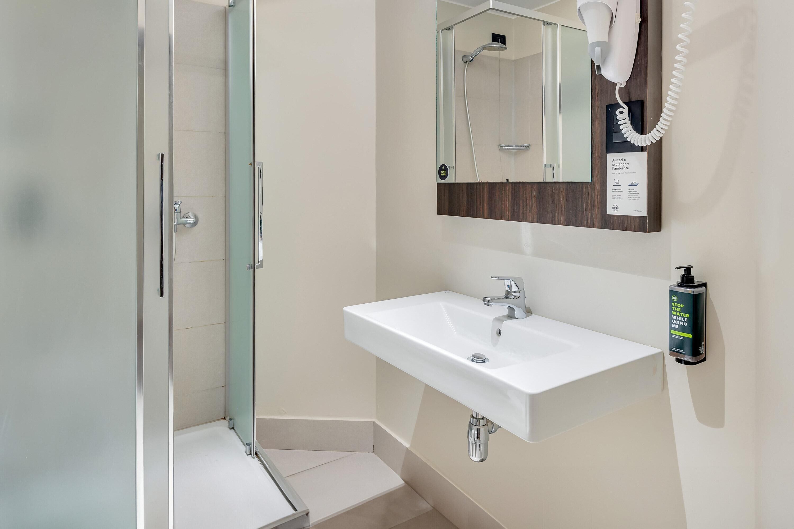 Doppelzimmer | Badezimmer | Dusche, Haartrockner, Bidet, Handtücher