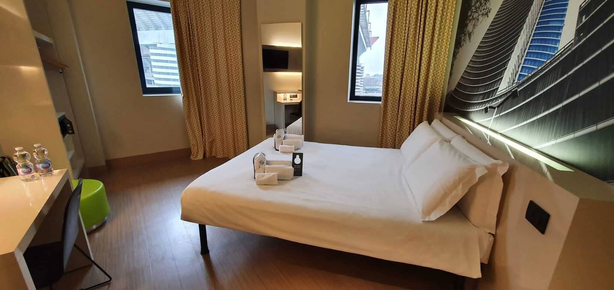 In-room safe, desk, soundproofing, free WiFi