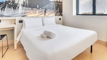 Una cassaforte in camera, una scrivania, insonorizzazione