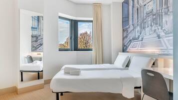 In-room safe, desk, soundproofing, free WiFi