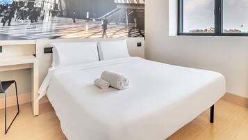 In-room safe, desk, soundproofing, free WiFi