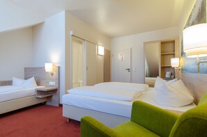 Standard Double Room, 1 Bedroom | Minibar, desk, laptop workspace, blackout curtains - Garden Hotel (Nuremberg)