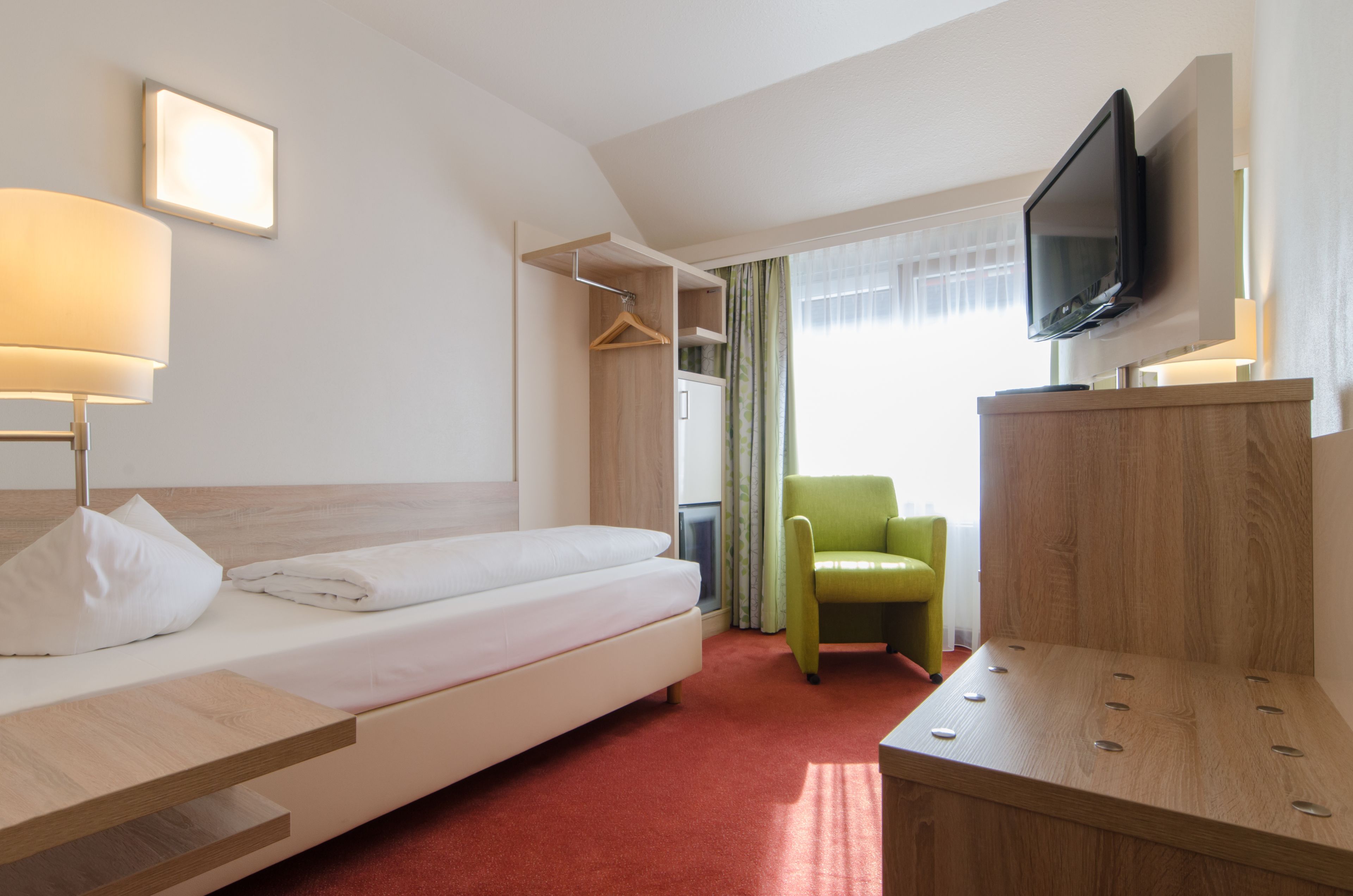 standard single room, 1 bedroom | minibar, desk, laptop workspace, blackout curtains