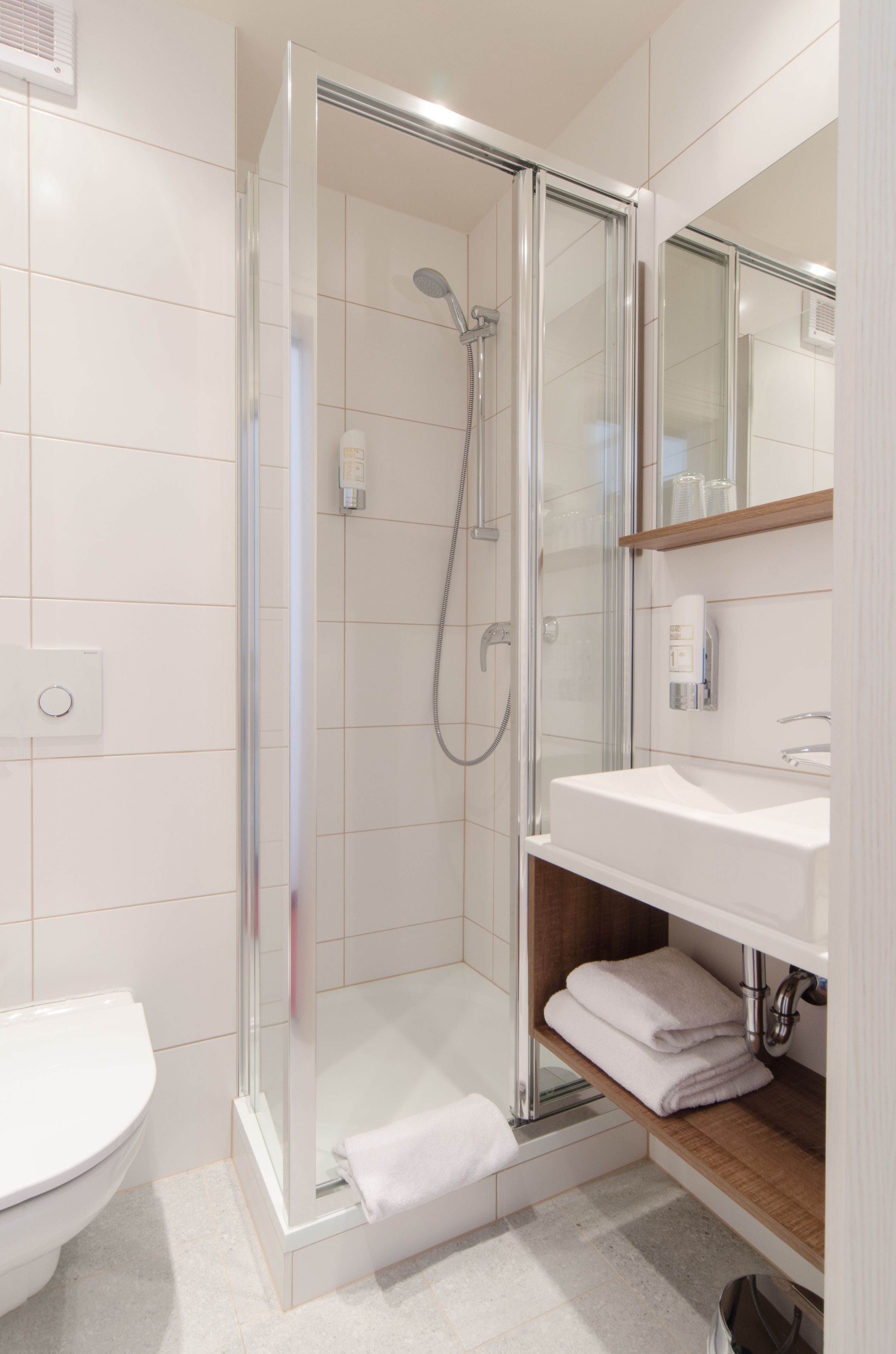 standard single room, 1 bedroom | bathroom | hair dryer, towels