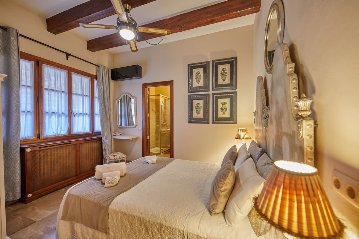 Standard Double Room | Premium bedding, in-room safe, desk, blackout drapes
