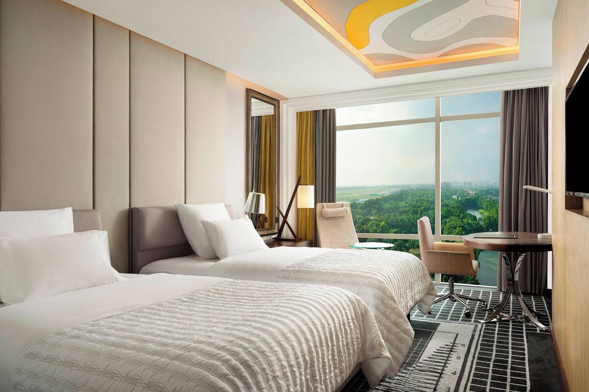 1 bedroom, premium bedding, minibar, in-room safe