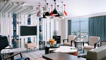 En 40-tommers LED-TV med kabel-kanaler samt TV og filmkjøp