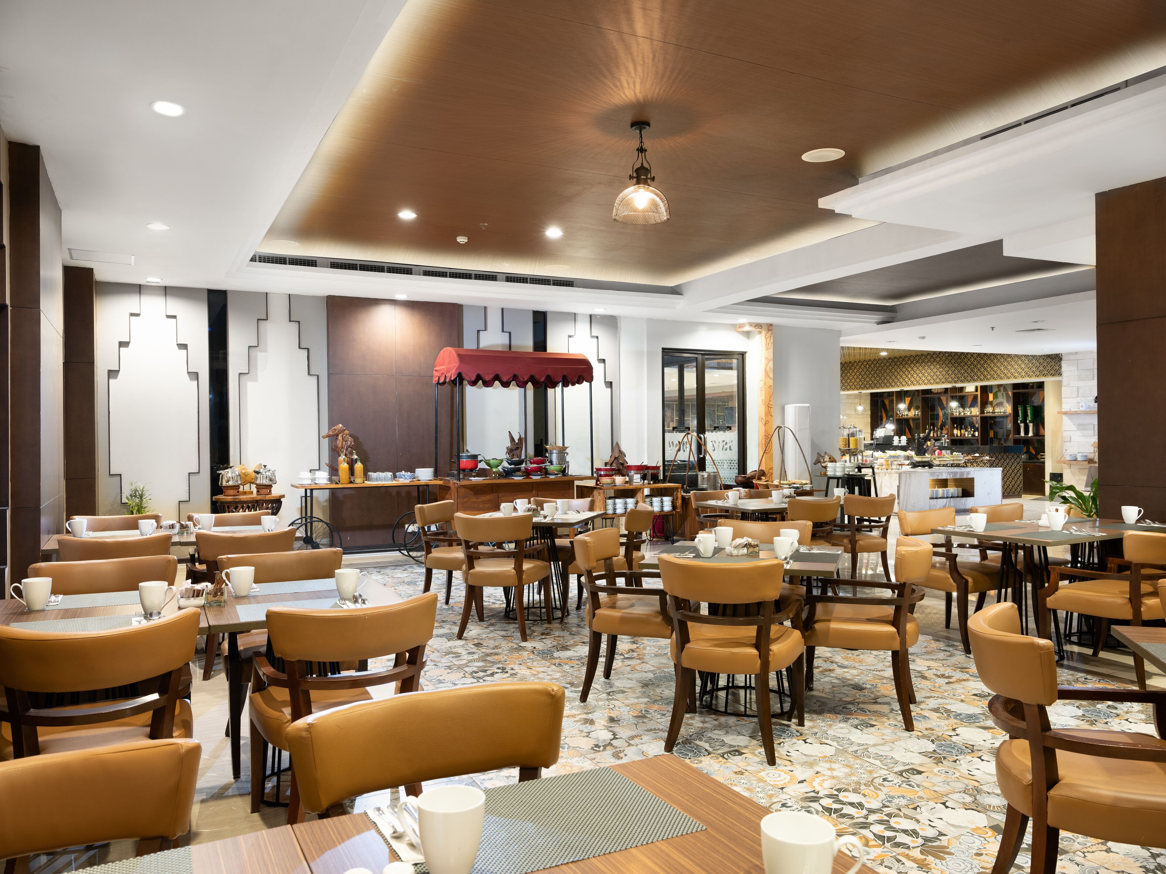 breakfast, lunch, dinner served; international cuisine