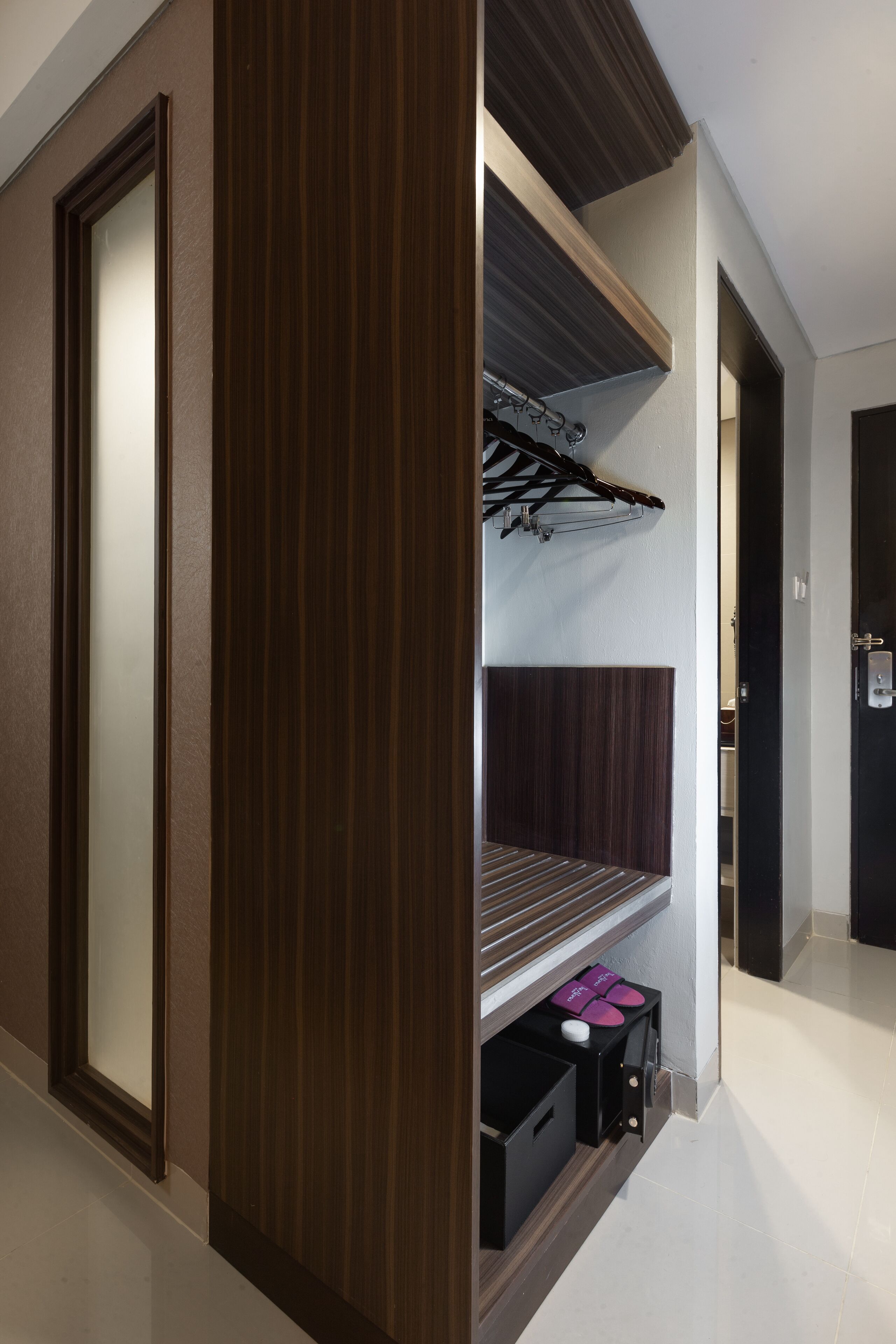 superior twin | in-room safe, desk, free wifi, bed sheets