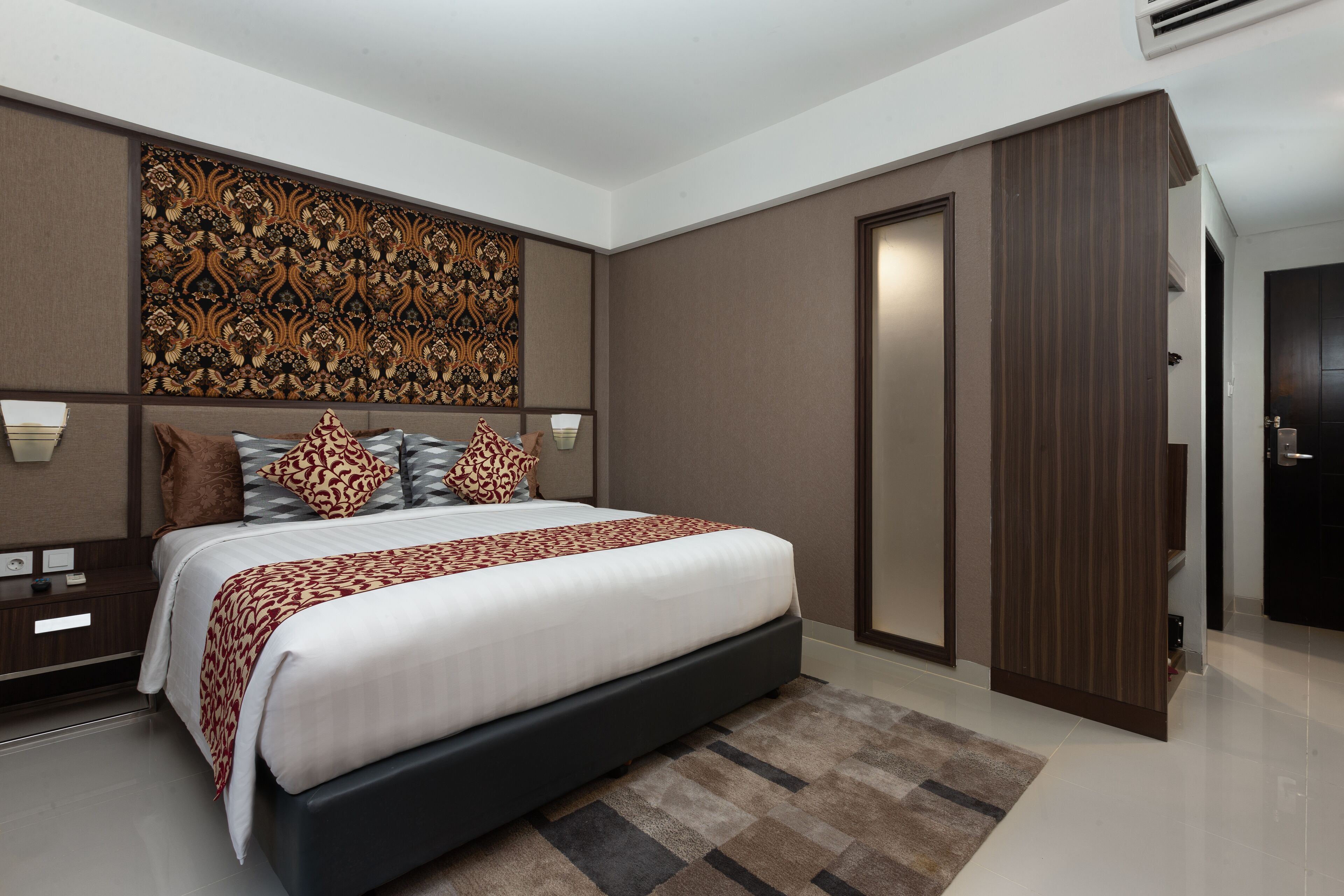 superior double | in-room safe, desk, free wifi, bed sheets