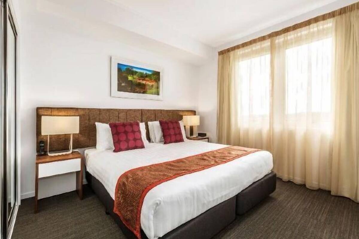 In-room safe, desk, laptop workspace, soundproofing