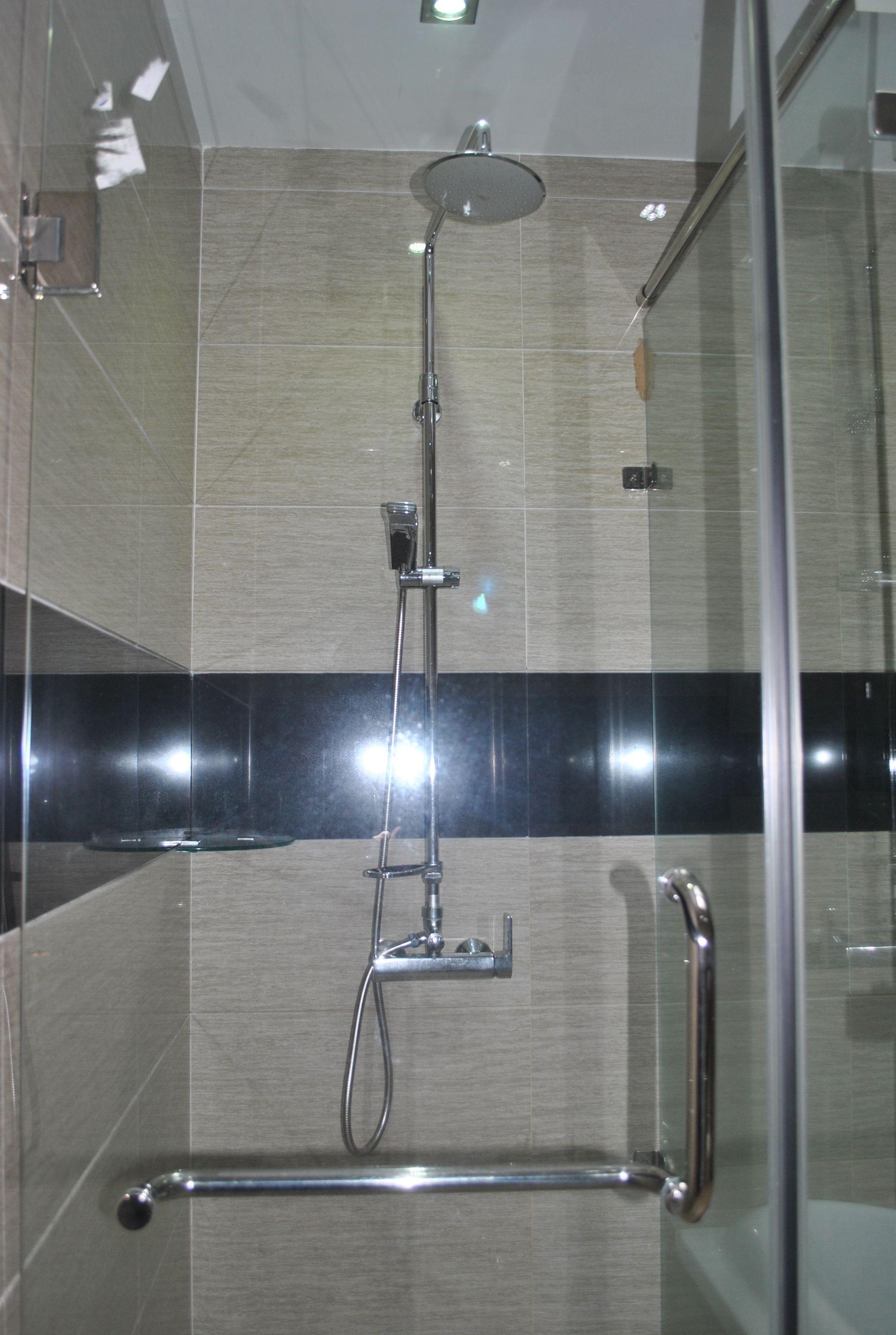 Suite (Long Stay) | Bathroom | Free toiletries, hair dryer, slippers, towels