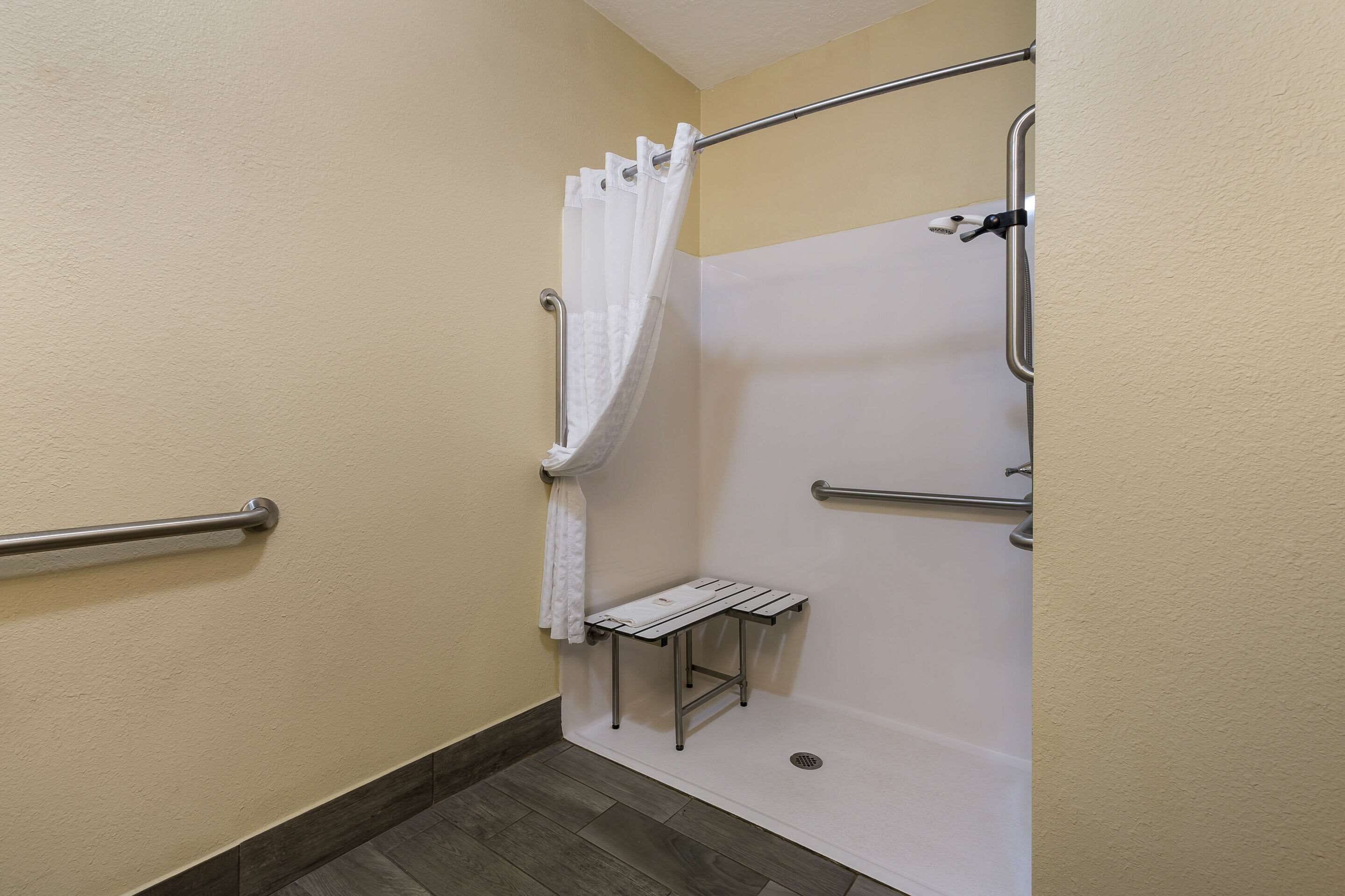 room, 1 king bed, accessible, non smoking | premium bedding, down duvets, desk, laptop workspace