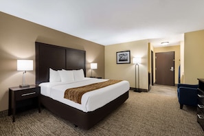 Standard Room, 1 King Bed, Non Smoking | Premium bedding, down duvets, desk, laptop workspace - Comfort Inn Yankton SD (Yankton)