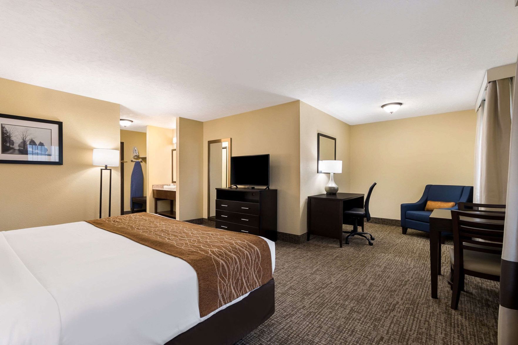 Premium bedding, down comforters, desk, laptop workspace
