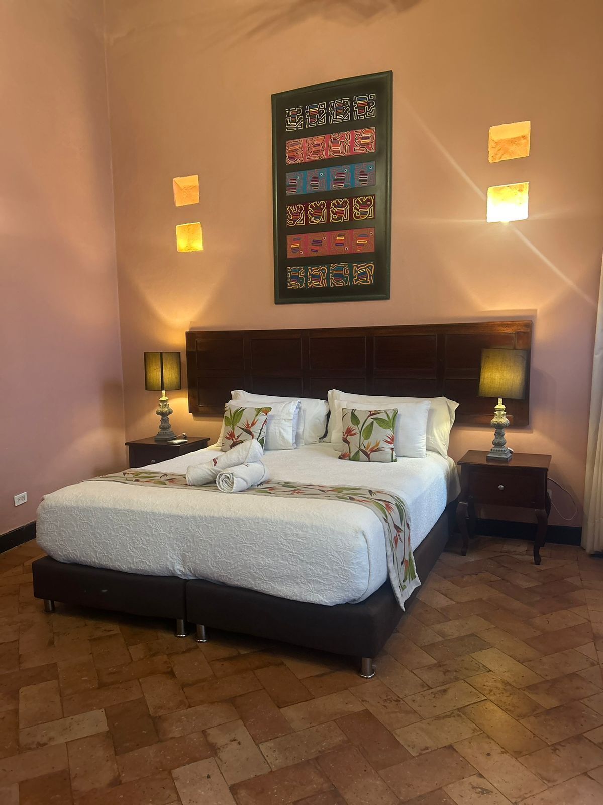 Quarto clássico | Roupas de cama premium, cofres nos quartos, Wi-Fi de cortesia