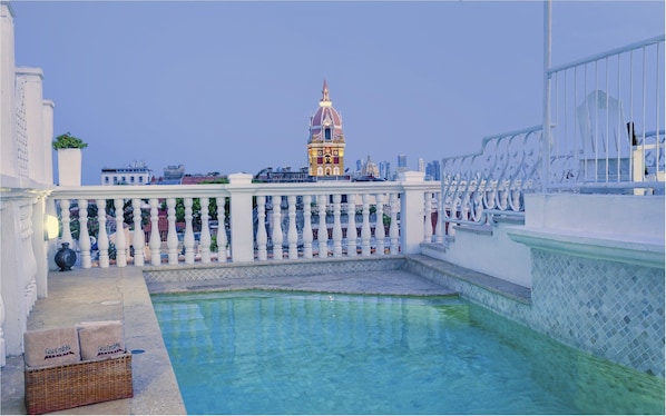 Outdoor pool, pool loungers