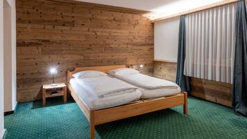 Habitación familiar, 2 habitaciones | Cunas gratuitas, wifi gratis y ropa de cama