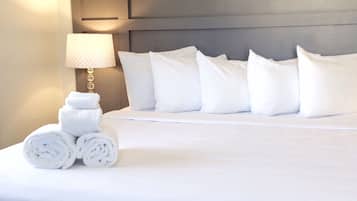 Room, 1 Queen Bed | Individually decorated, blackout drapes, iron/ironing board, free WiFi