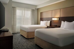 Premium-sengetøj, skrivebord, strygejern/strygebræt