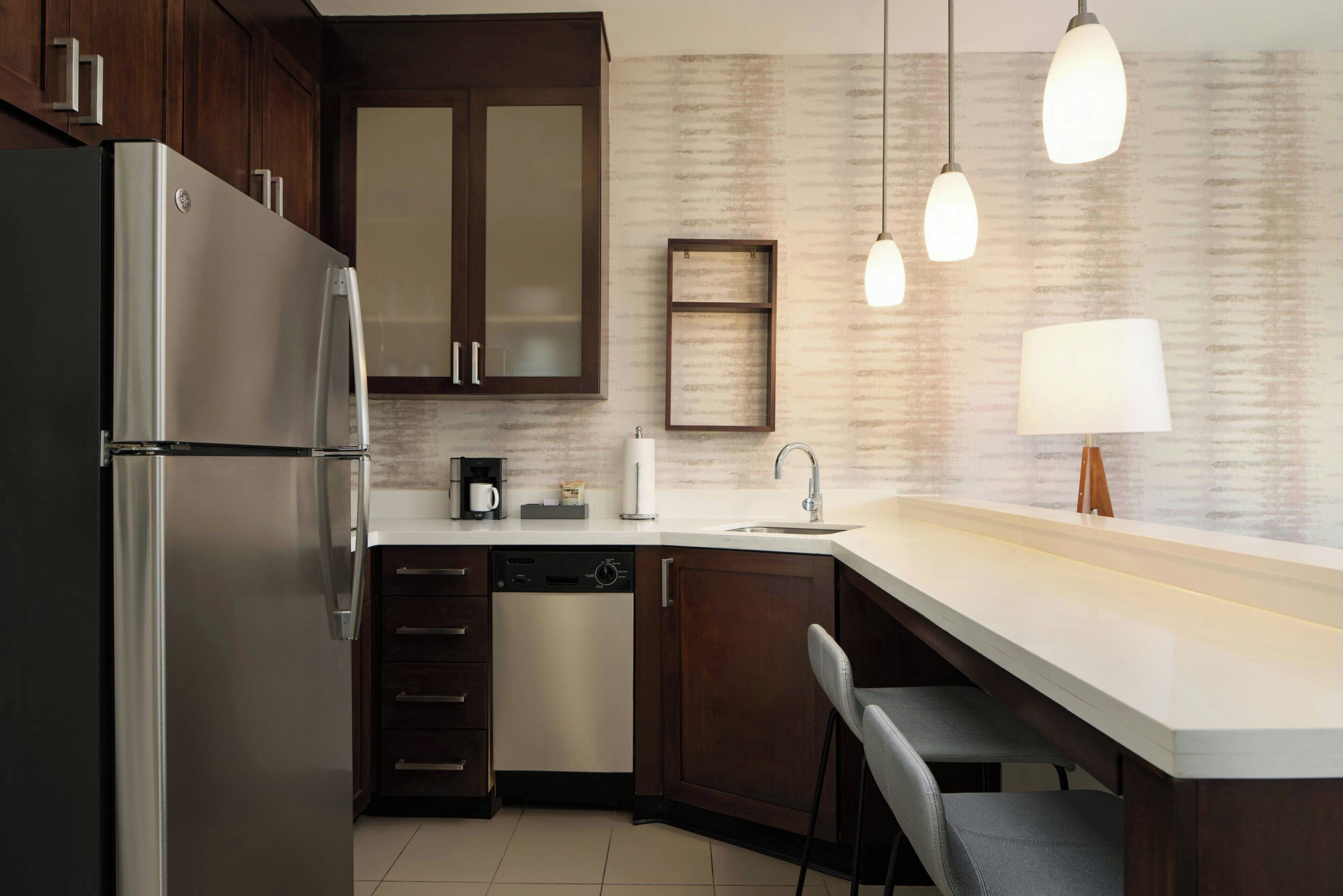 Full-size fridge, microwave, stovetop, dishwasher