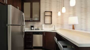 Full-size fridge, microwave, stovetop, dishwasher