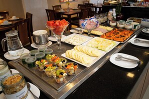Free daily buffet breakfast - Alfa Hotel (Vicosa)