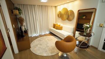 Minibar, sistema de insonorización, wifi gratis y ropa de cama