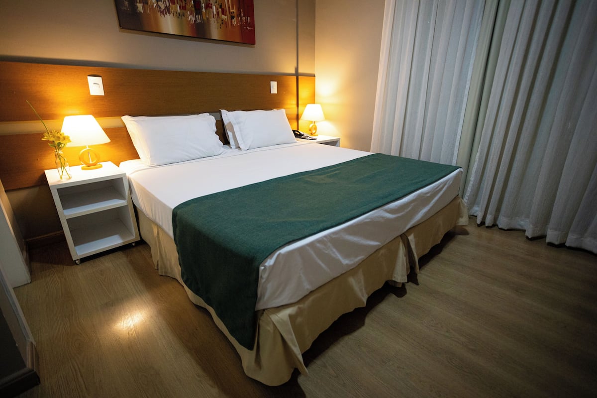 Minibar, soundproofing, free WiFi, bed sheets