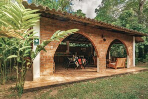 Books - Los Huingos Eco Lodge (Tarapoto)
