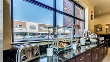 Petit déjeuner en libre-service compris tous les jours