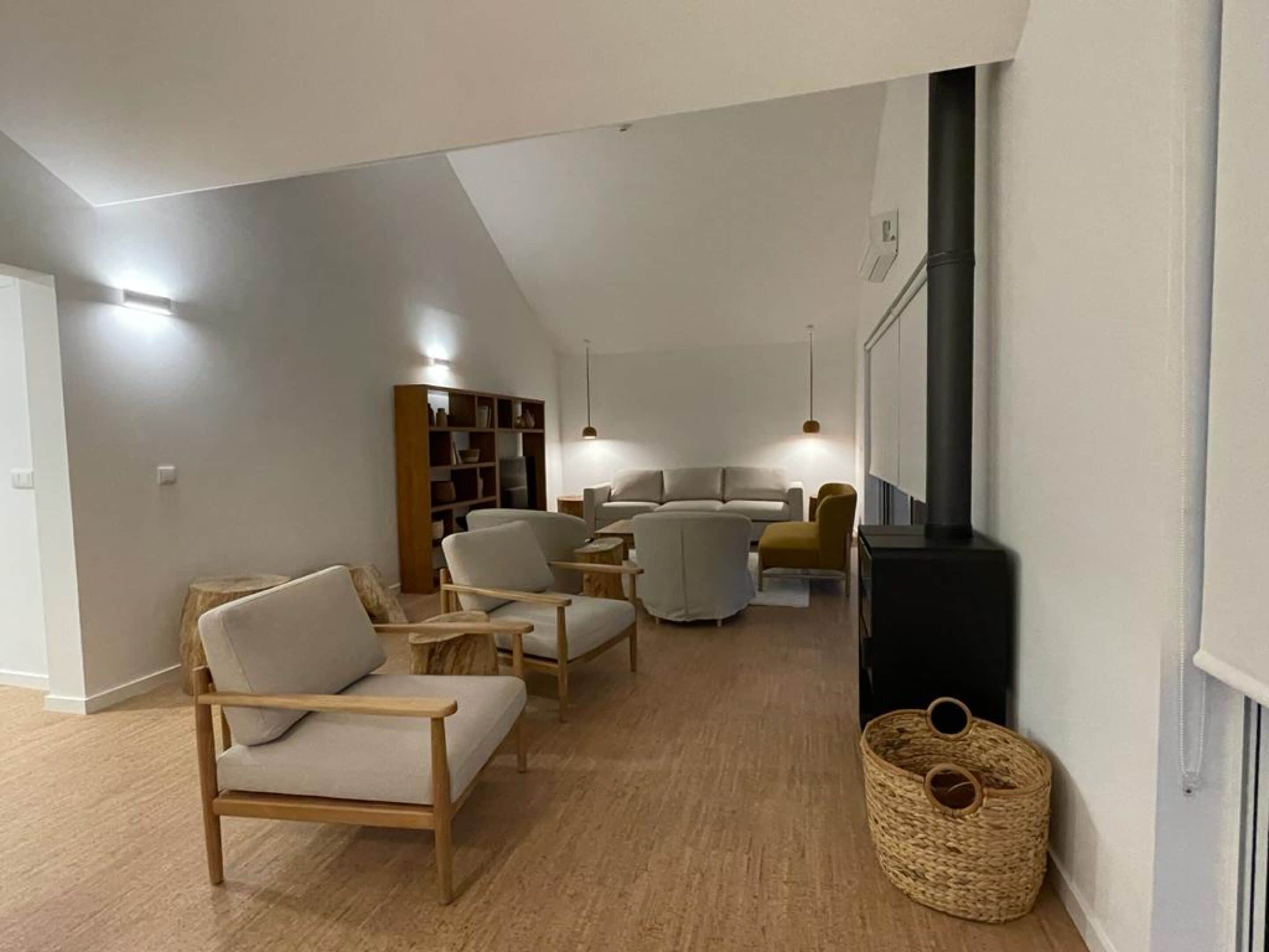 32-inch flat-screen tv with cable channels, tv