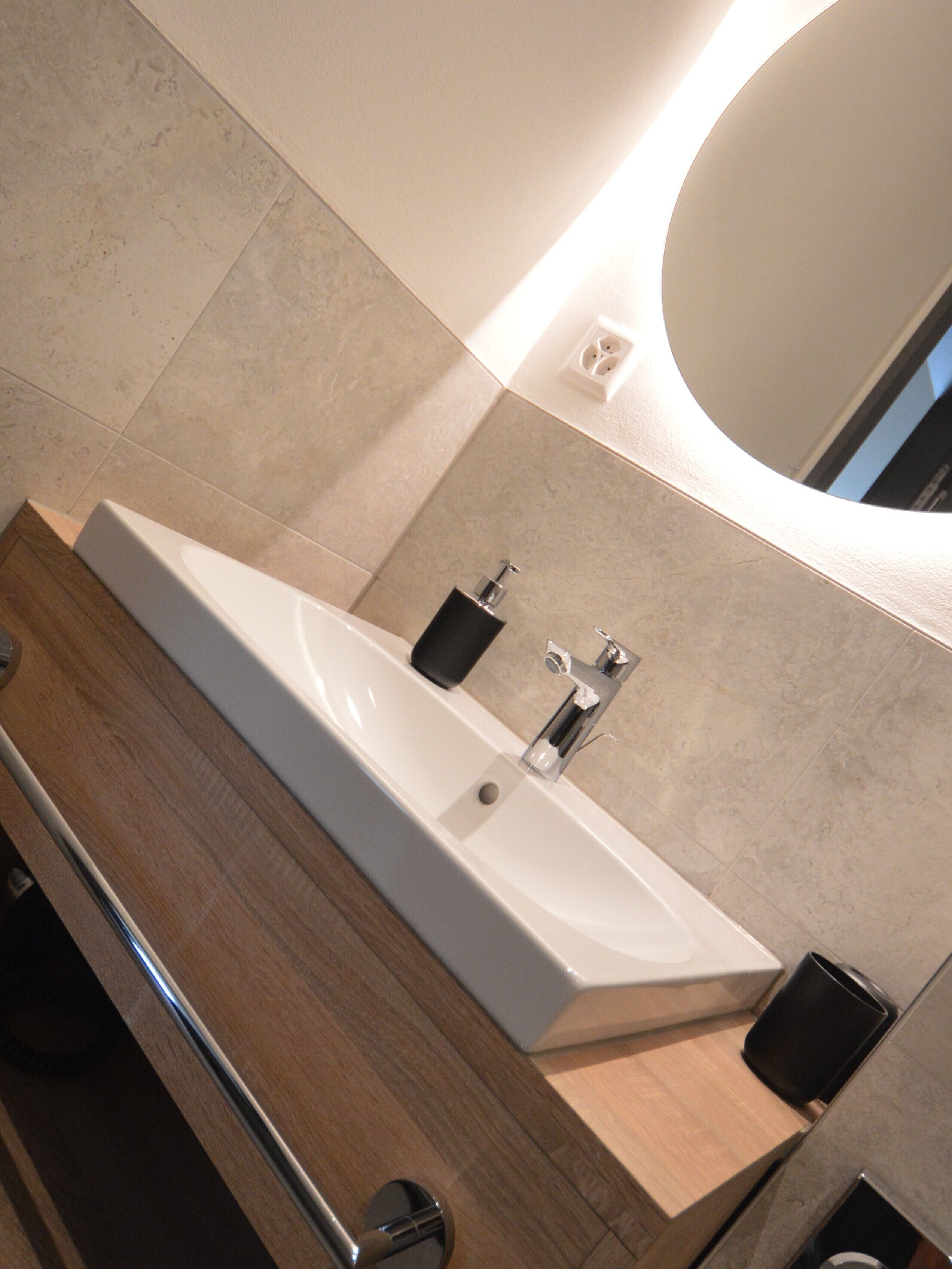 standard single room | bathroom | hair dryer, towels