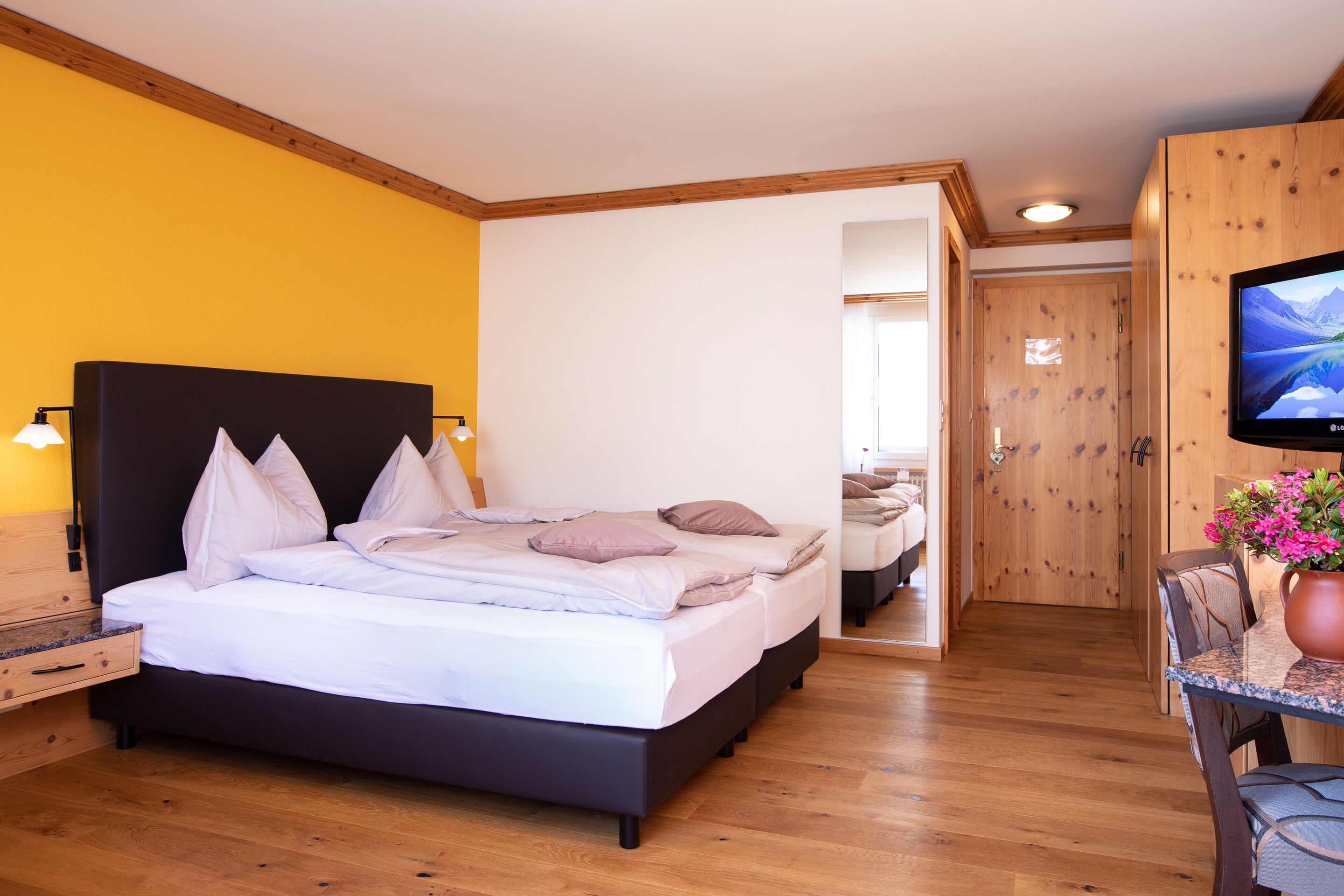 standard double room | in-room safe, desk, free cots/infant beds, rollaway beds