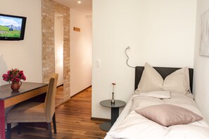 In-room safe, desk, free cots/infant beds, rollaway beds - Hotel Hohe Promenade Arosa (Arosa)