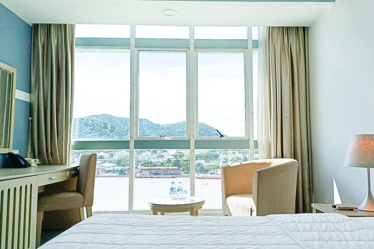 Superior Double Room, 1 King Bed, River View