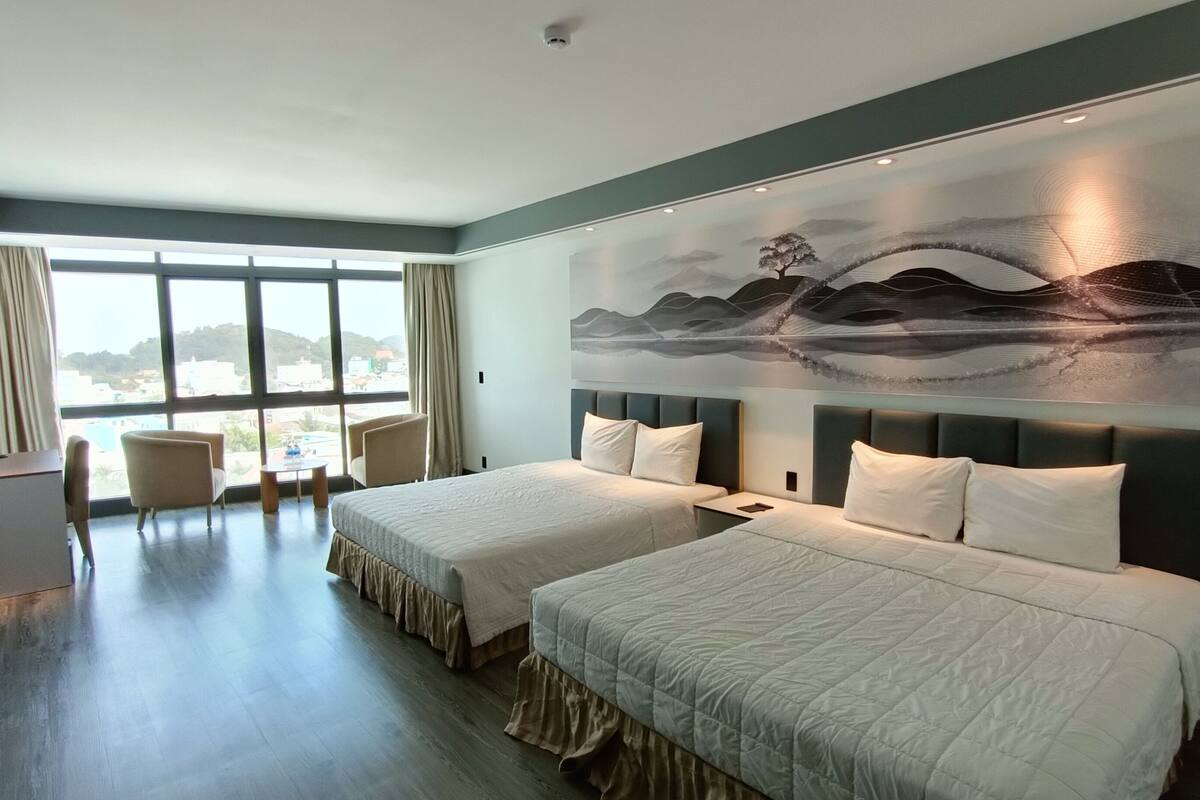 Family Room, Mountain View
