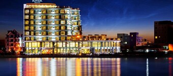 River Hotel