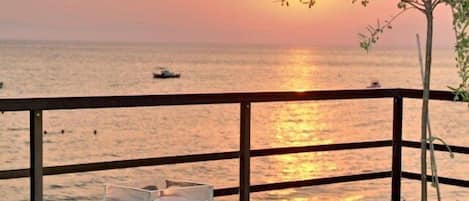 Monolocale, vista mare, al piano terra | Vista balcone