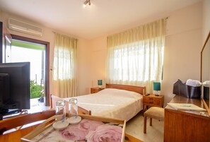 Studio, Sea View, Ground Floor | Soundproofing, iron/ironing board, free WiFi, bed sheets - Moireas Apartments (West Mani)