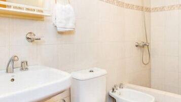Shower dan pengering rambut