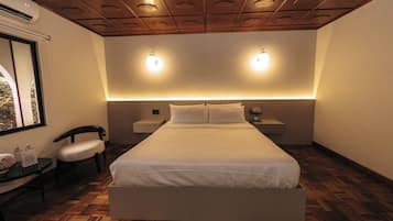 Chambre Deluxe, 1 très grand lit | Literie de qualité supérieure, couette en duvet d'oie