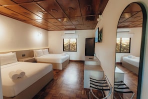 Deluxe Double Room, 2 Queen Beds | Premium bedding, down duvets, in-room safe, free WiFi - Hotel Rebequet (Boquete)
