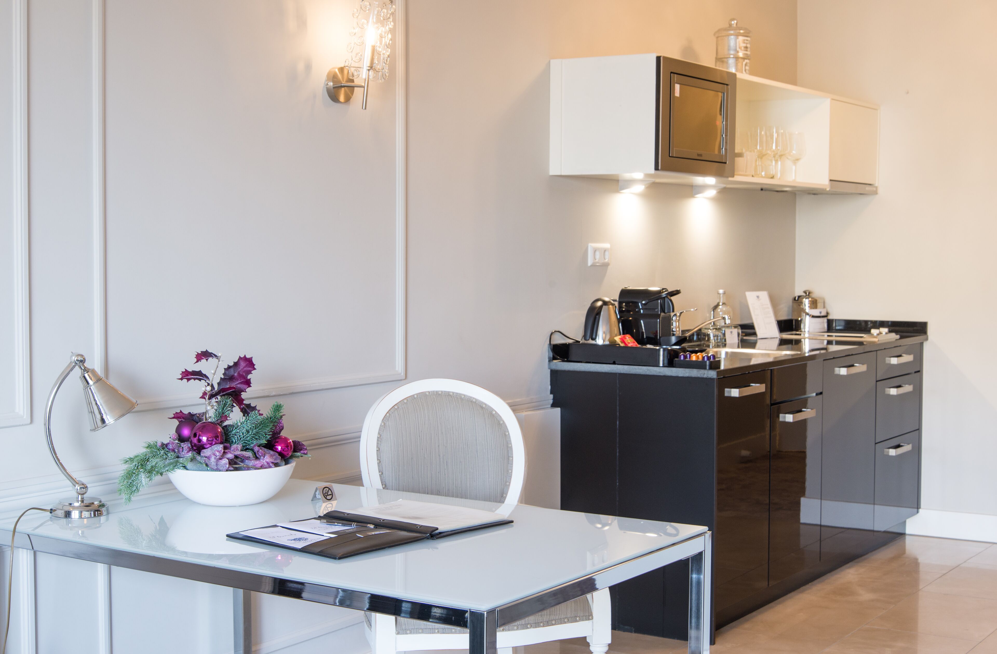 fridge, microwave, espresso maker, coffee/tea maker